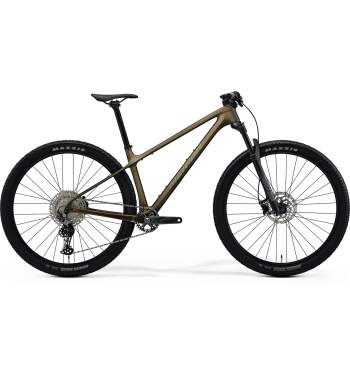 MERIDA BIG.NINE 3000 s karbonovým rámem CF3 a Shimano Deore 1×12. Lehký, rychlý a stabilní MTB hardtail pro XC i maratony.